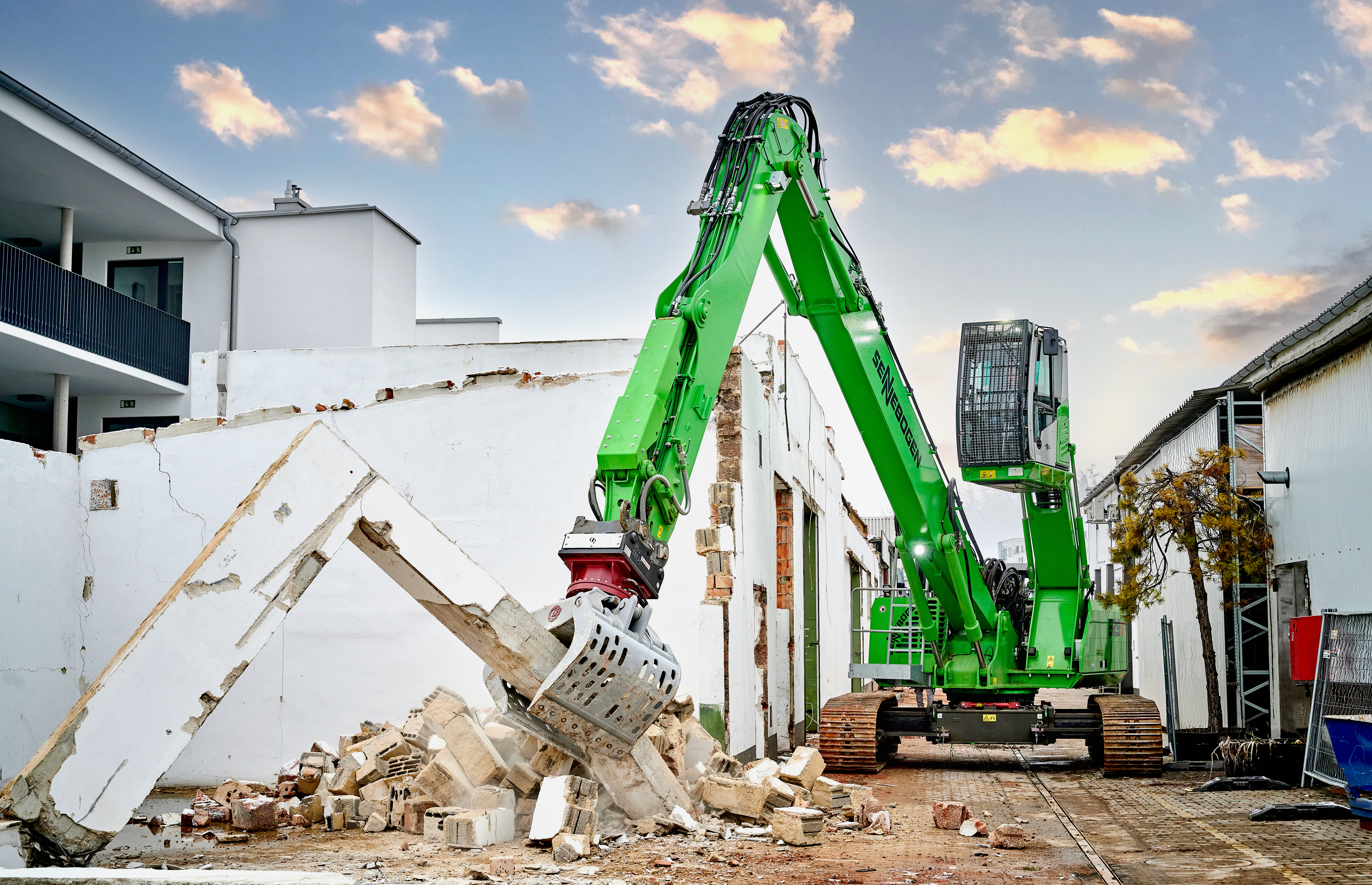 825 E Demolition