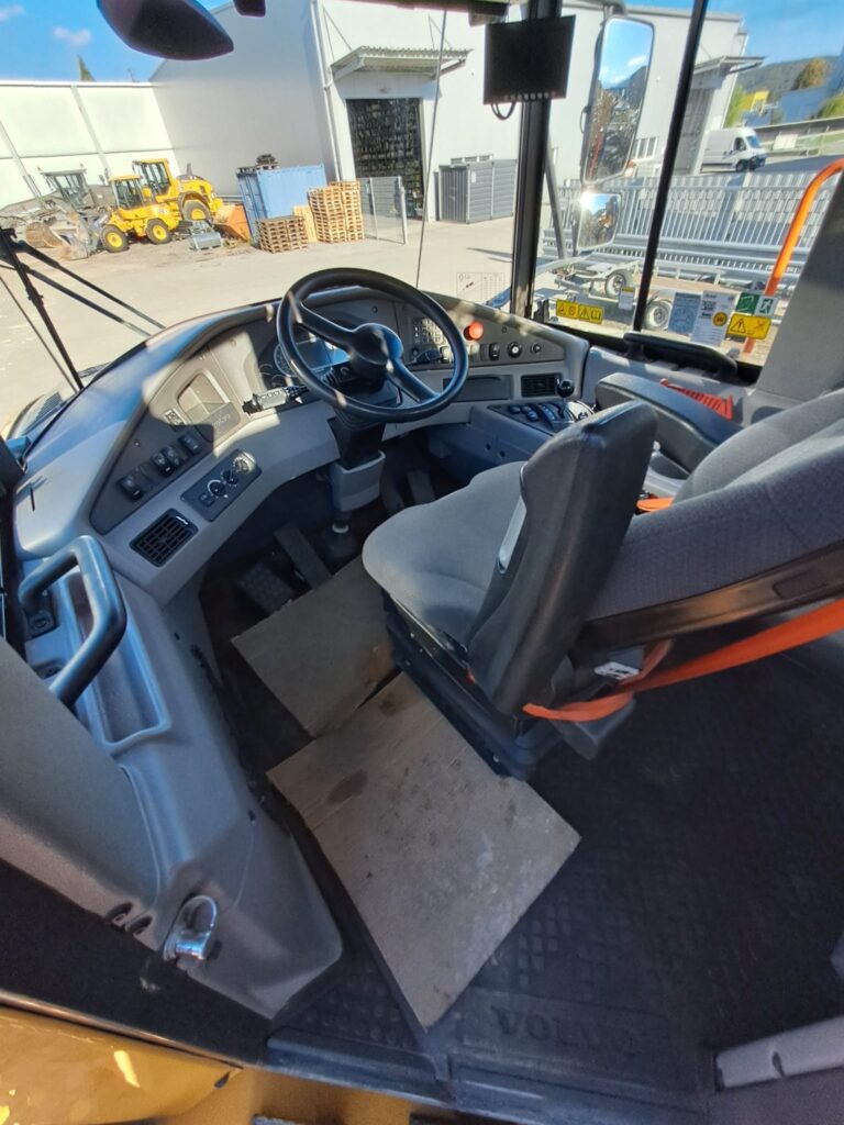 Volvo-A25G-352512-11-768x1024-1.jpg