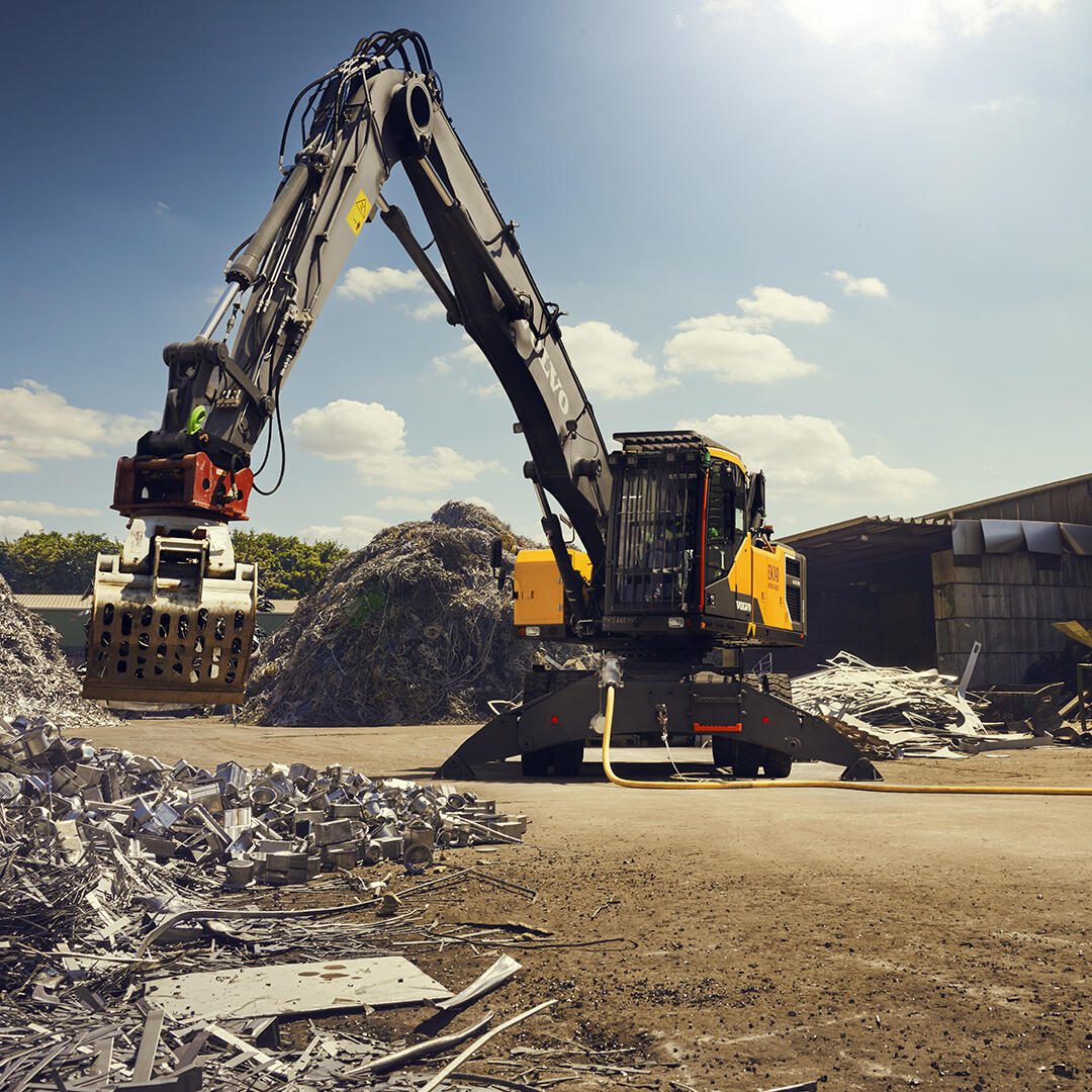 EW240 Electric Material Handler