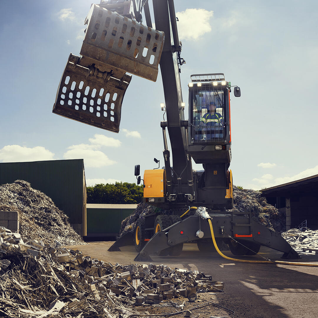 EW240 Electric Material Handler